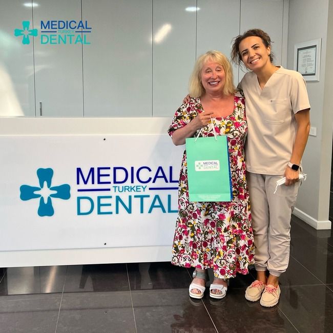 Dt. Zehra nalbantçı had a photo with a women who had an dental veneers